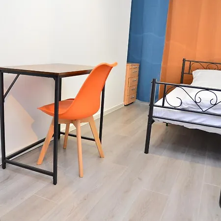 Xenon Hostel *